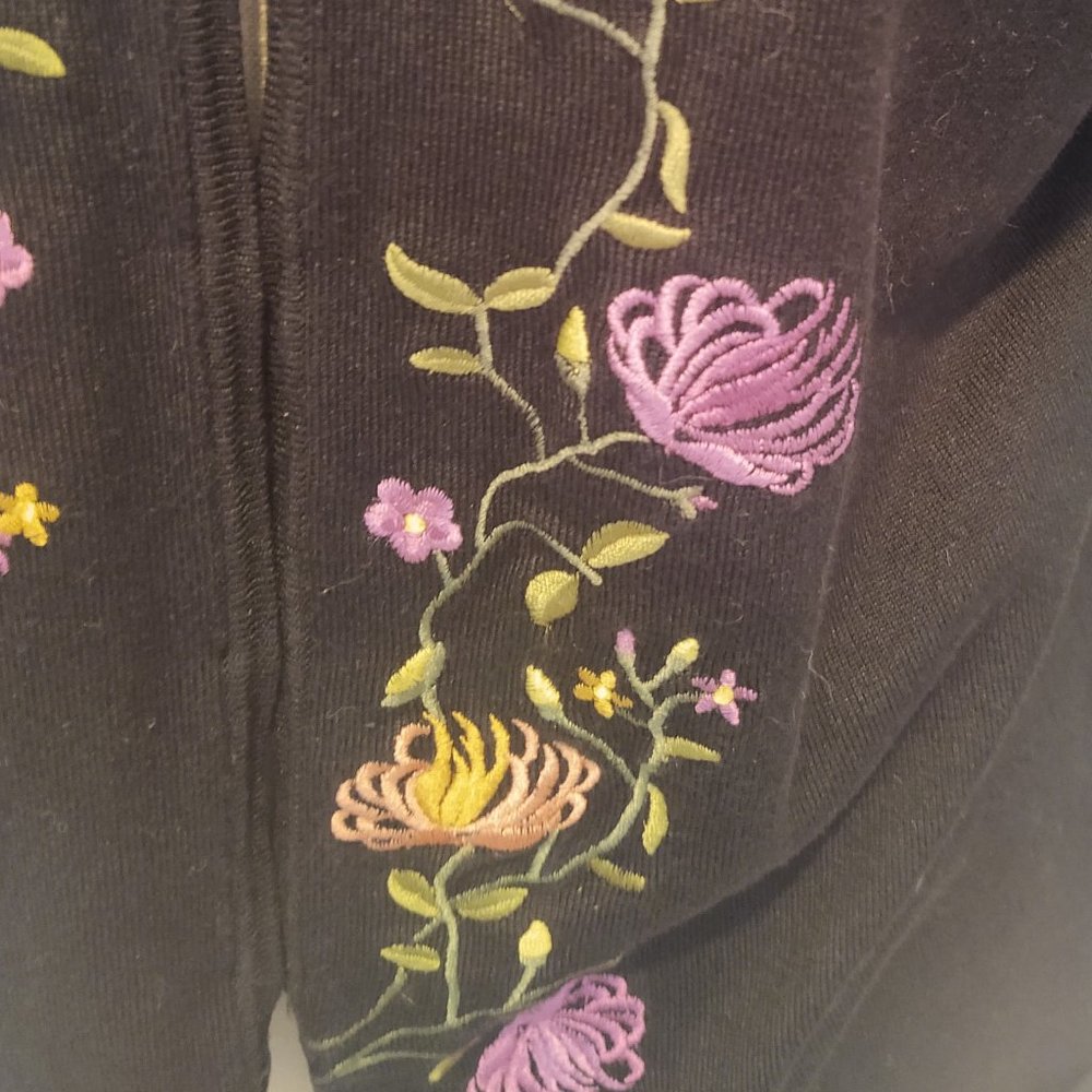 OBEE" Floral Sweater - Picture 2 of 4